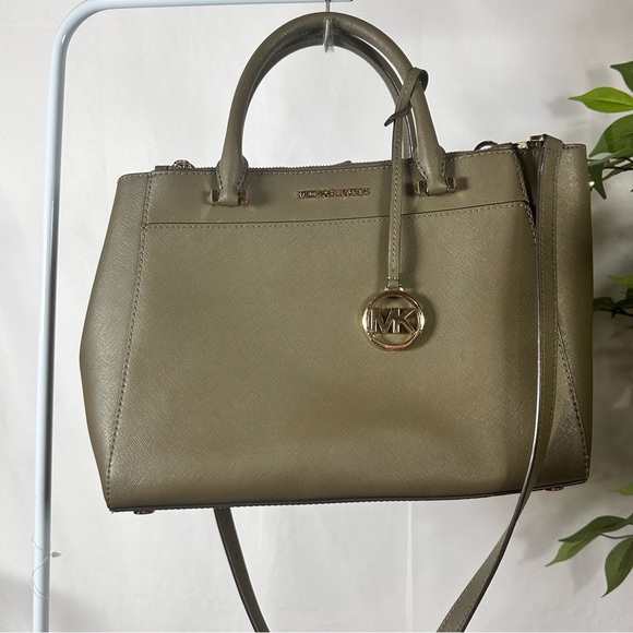 Michael Kors Sage Green Shoulder Bag with Gold Charm - Picture 5 of 15